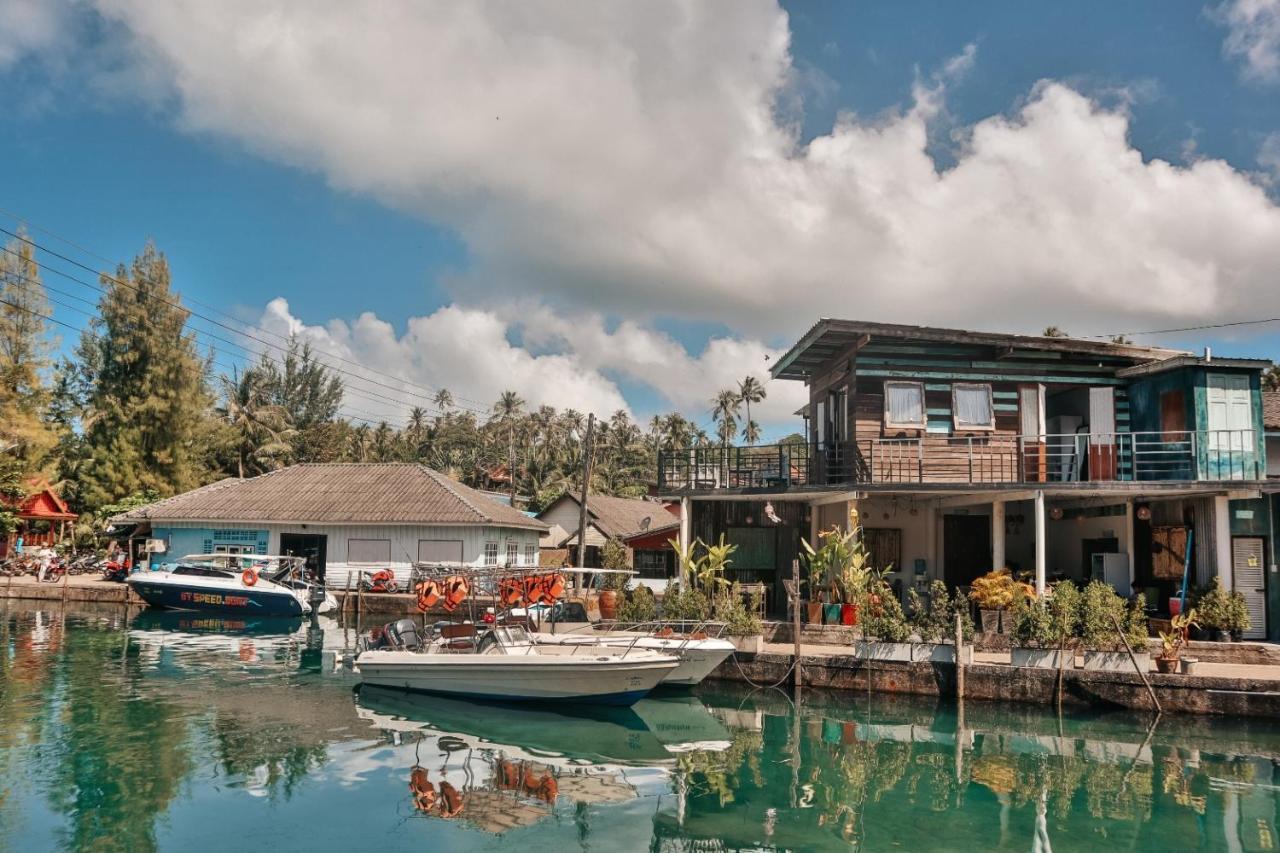 Baan Rabieng Talay Homestayบ้านระเบียงทะเล โฮมสเตย์เกาะกูด Ko Kut ภายนอก รูปภาพ